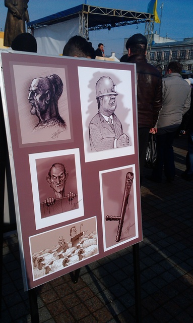 На рівненському Майдані відкрили виставку "революційних" картин Юрка Журавля [ФОТО]