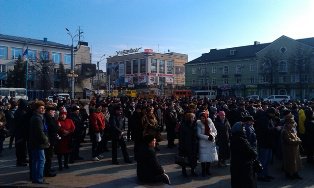 На рівненському Майдані відкрили виставку "революційних" картин Юрка Журавля [ФОТО]