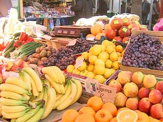 Чи знизять рівненські продавці ціни на фрукти, які за останній місяць зросл ...