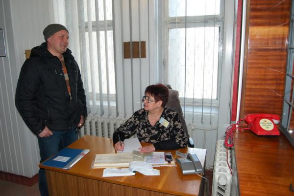 Сотні жителів Рівненської області прибувають до військових комісаріатів та  ...
