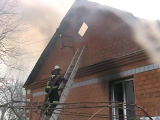На Рівненщині спалахнув будинок, де мешкає 9 людей