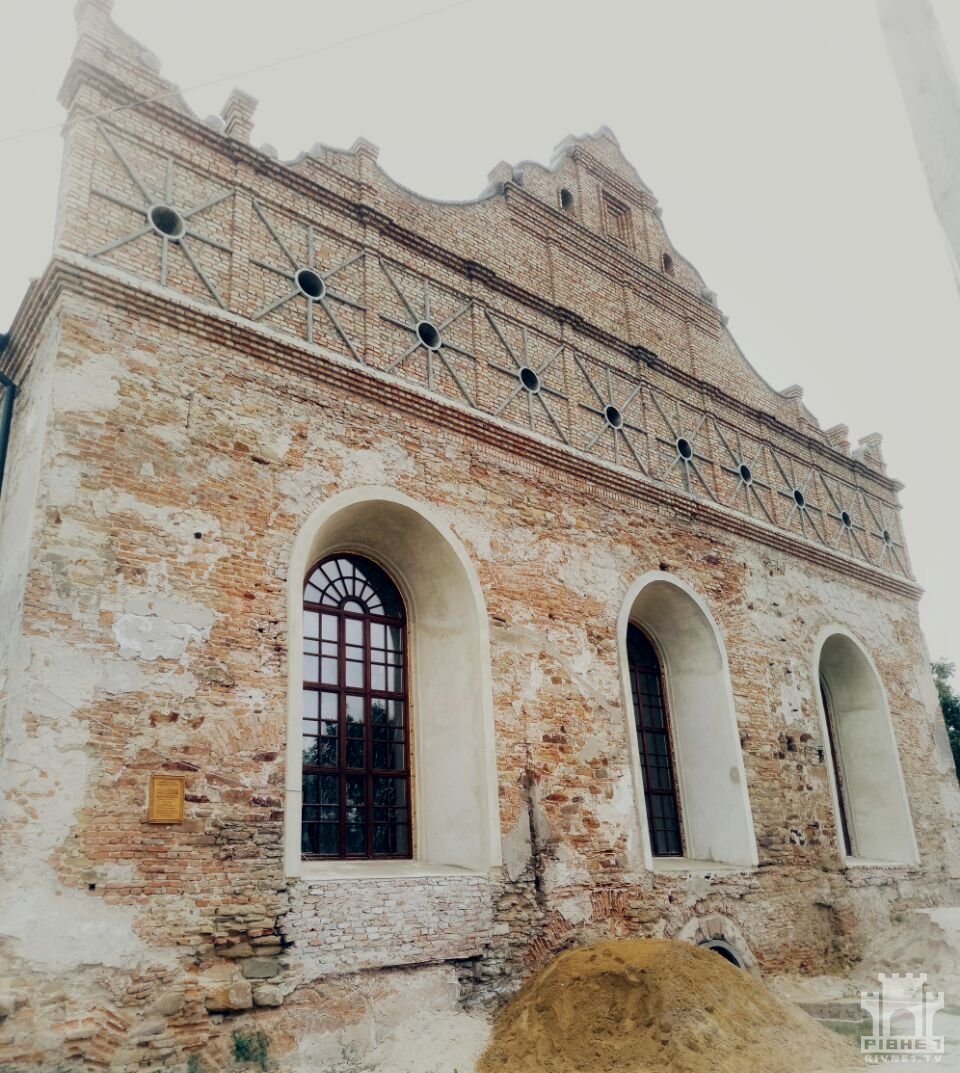 Рівненщина туристична: унікальна синагога в Острозі [ФОТО]