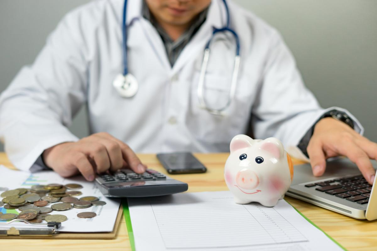 На Рівненщині не вистачає коштів на підвищену зарплатню медикам