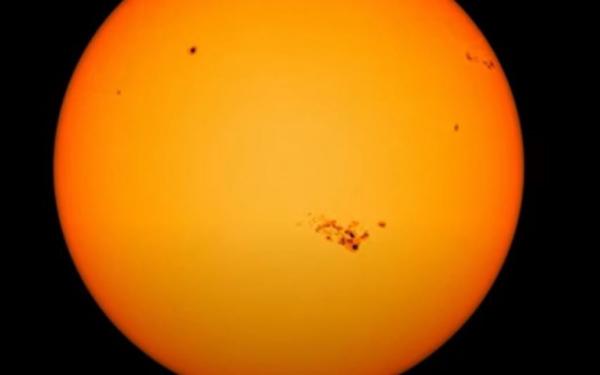 Найсильніша магнітна буря за 165 років: гігантська пляма на Сонці стала у 15 разів більшою за Землю