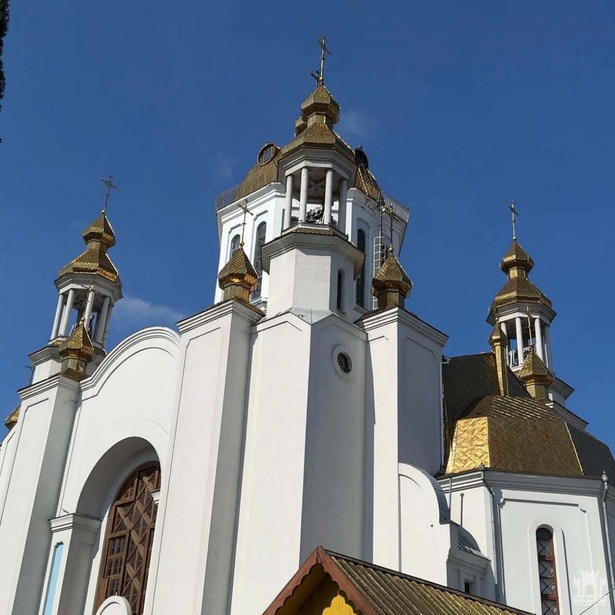Де освятити паски на Великдень: графік богослужінь у Рівному