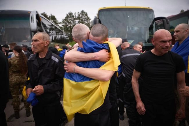 Семеро військовослужбовців із Рівненщини сьогодні повернулися з полону