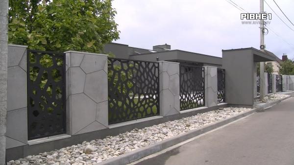 Дорого, заможно: Яка ціна та вигляд маєтку секретаря Рівнеради Віктора Шакирзян (ВІДЕО)