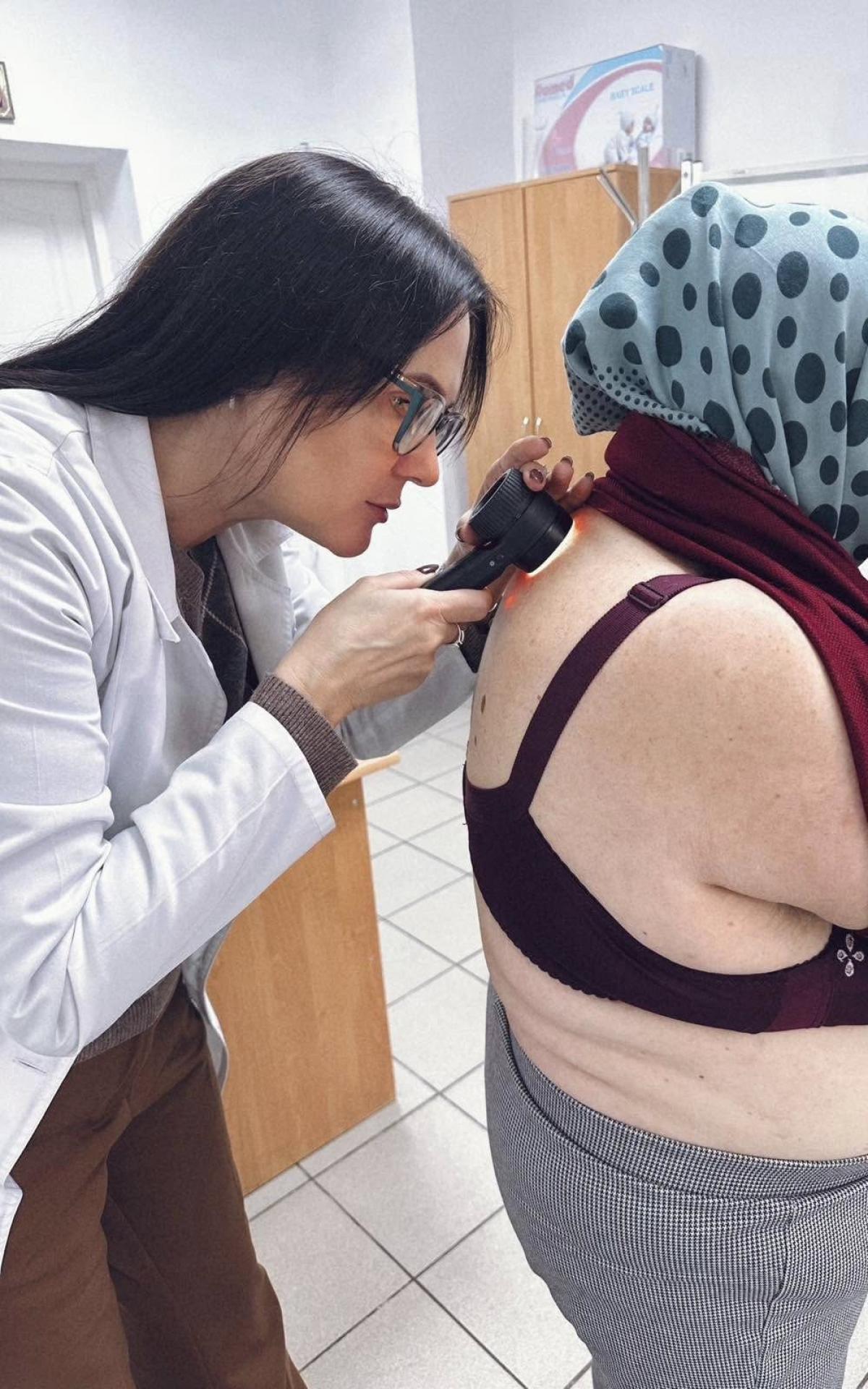 Рання діагностика раку шкіри: обласні дерматологи оглянули майже 600 жителів Рівненщини під час виїзних прийомів