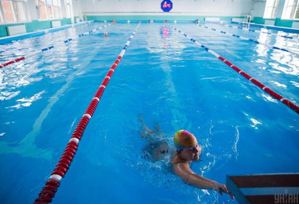 У басейнах від відвідувачів не мають права вимагати меддовідку, - МОЗ