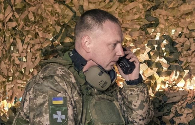 Забезпечує бригаду зв`язком: історія учителя інформатики з Рівненщини 