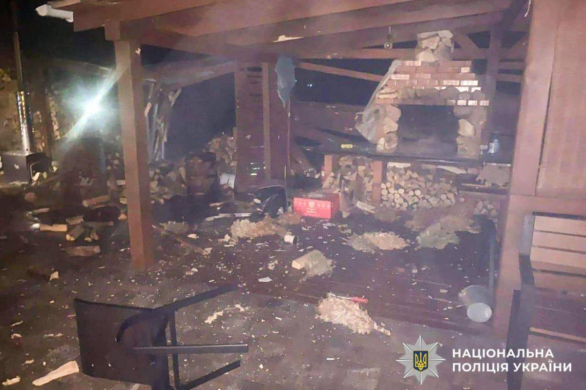 Правоохоронці показали, як виглядає місце падіння шахеду на Рівненщині (ФОТО)