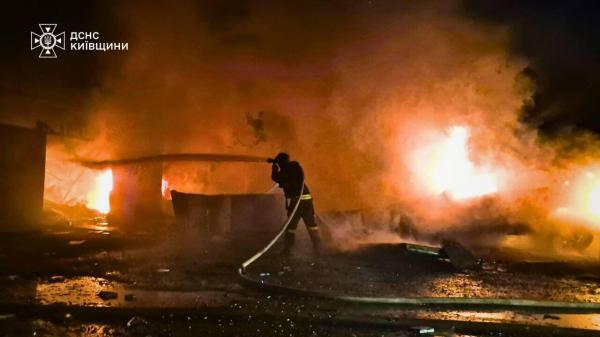 Російська атака по Києву та області: є загиблі, десятки поранених, людей евакуюють з-під завалів (ФОТО)