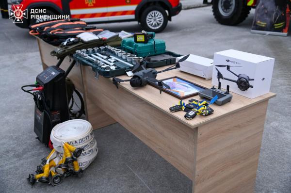 Підрозділи ДСНС Рівненщини отримали нову спецтехніку та безпілотник