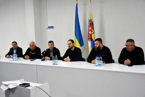 У госпіталі ветеранів провели виїзну сесію Рівненської облради: які питання розглянули