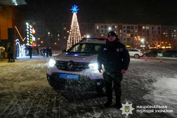 Без феєрверків і з комендантською годиною: поліція Рівненщини нагадує правила безпеки під час новорічних свят