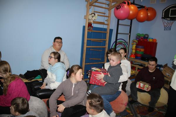 Святковий челендж підтримки: подарунки з Ольштина для дітей Рівненської громади 