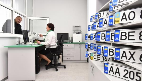 Пенсійний збір при першій реєстрації автомобіля: що змінилося для жителів Рівненщини у 2026 році