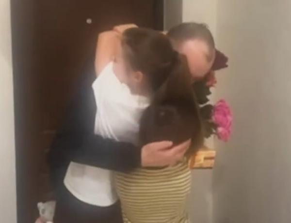 Довгоочікуване повернення: рівненський стрілбатівець приїхав додому з передової