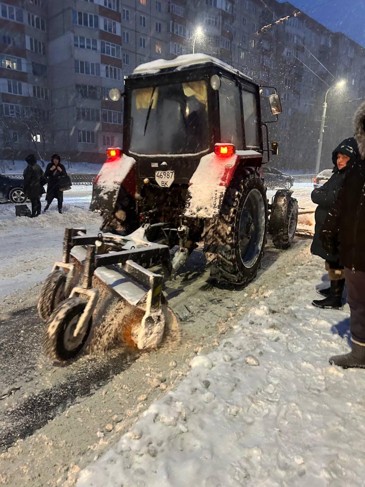 Сніг до 18 см: на дорогах Рівненщини працює 51 одиниця спецтехніки через ускладнення погоди
