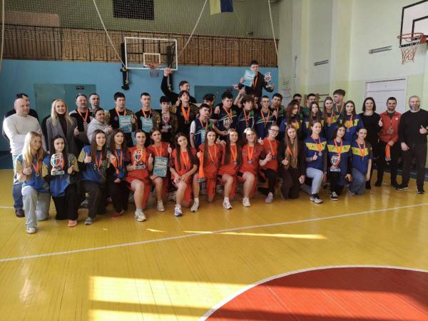 Амбасадор «Шкільних ліг пліч-о-пліч» Сергій Ліщук відвідав баскетбольні змагання на Дубенщині