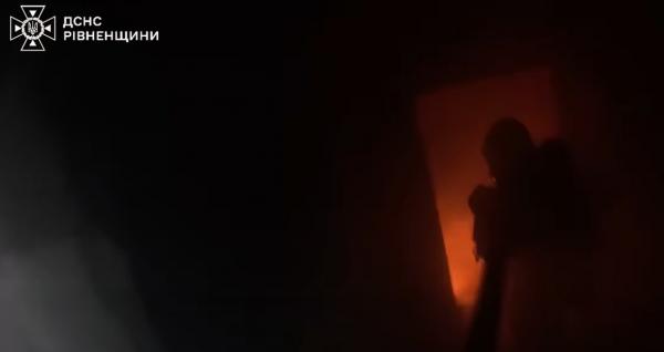 У Клевані під час пожежі житлового будинку чоловік отримав опіки (ВІДЕО)