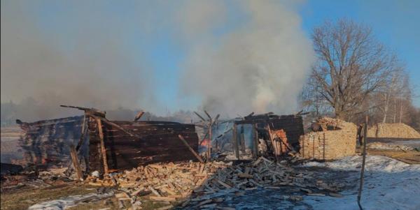 Обійшлося без жертв: на Рівненщині ліквідували пожежу в господарській будівлі