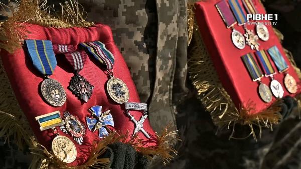 Присвятив життя захисту України: У Рівному провели в останню дорогу військовослужбовця Сергія Барановського (ВІДЕО)