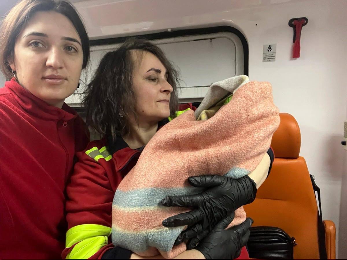 На Рівненщині у кареті швидкої допомоги народився хлопчик 