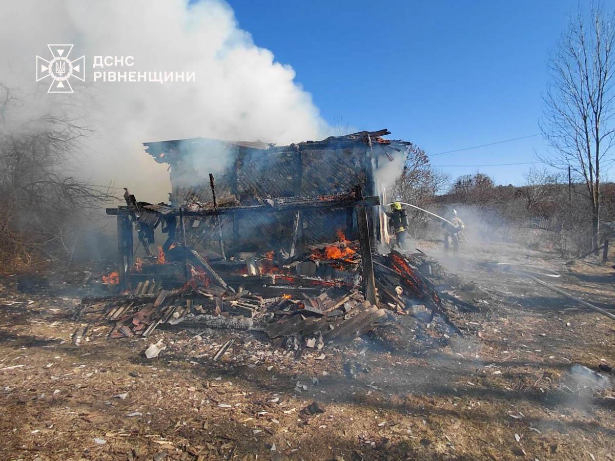 На Рівненщині під час пожежі в будинку загинув чоловік