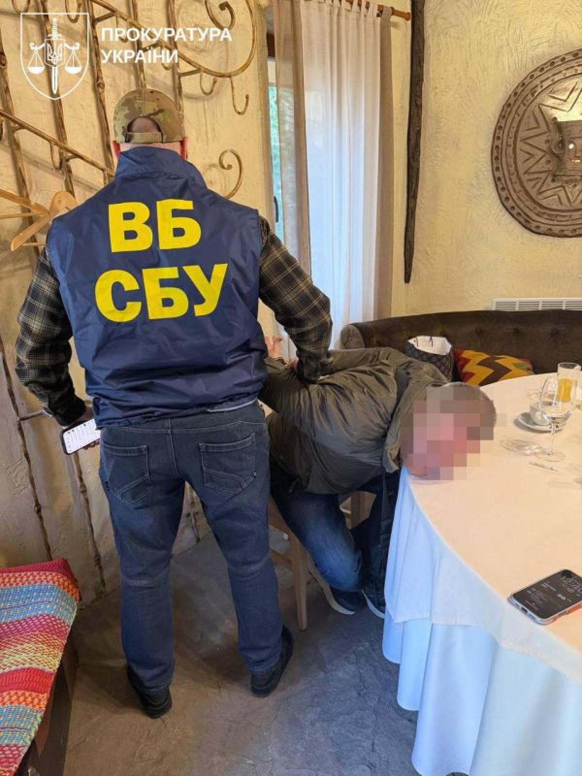 Посадовця СБУ з Рівненщини затримали на хабарі у понад $600 тисяч за 