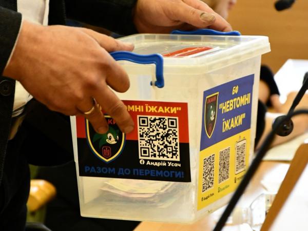 Депутати Рівненської облради долучилися до збору на авто для ЗСУ