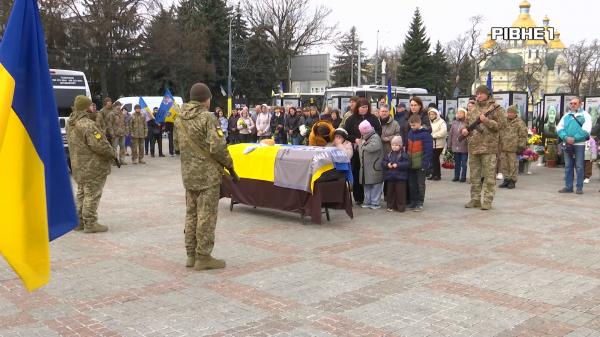 Ніс службу у штурмовому батальйоні «Вовки Да Вінчі»: у Рівному попрощались із Денисом Сердюком (ВІДЕО)