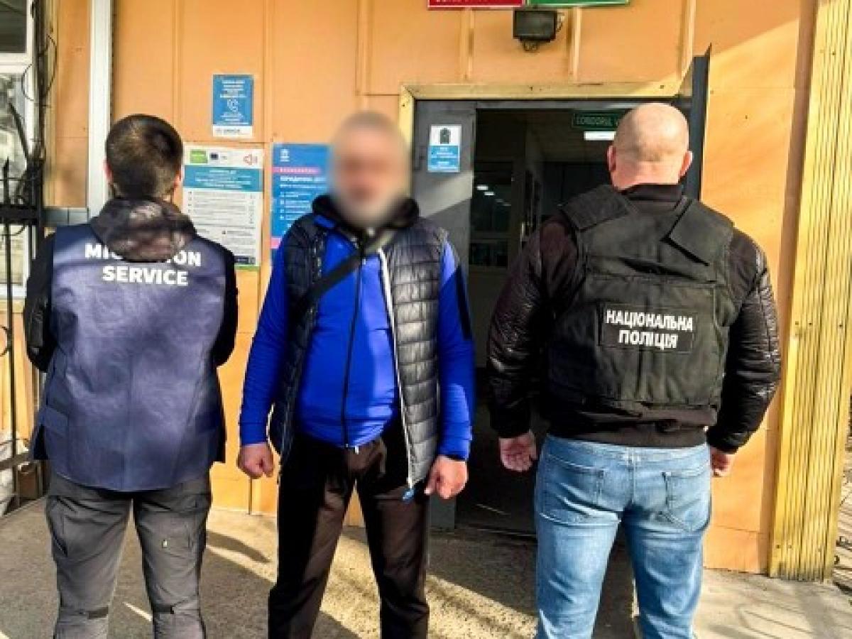 На Рівненщині примусово видворили іноземця, який незаконно перебував в Україні