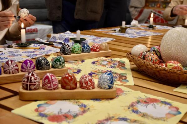 Працівники обласної ради долучилися до школи писанкарства на Рівненщині