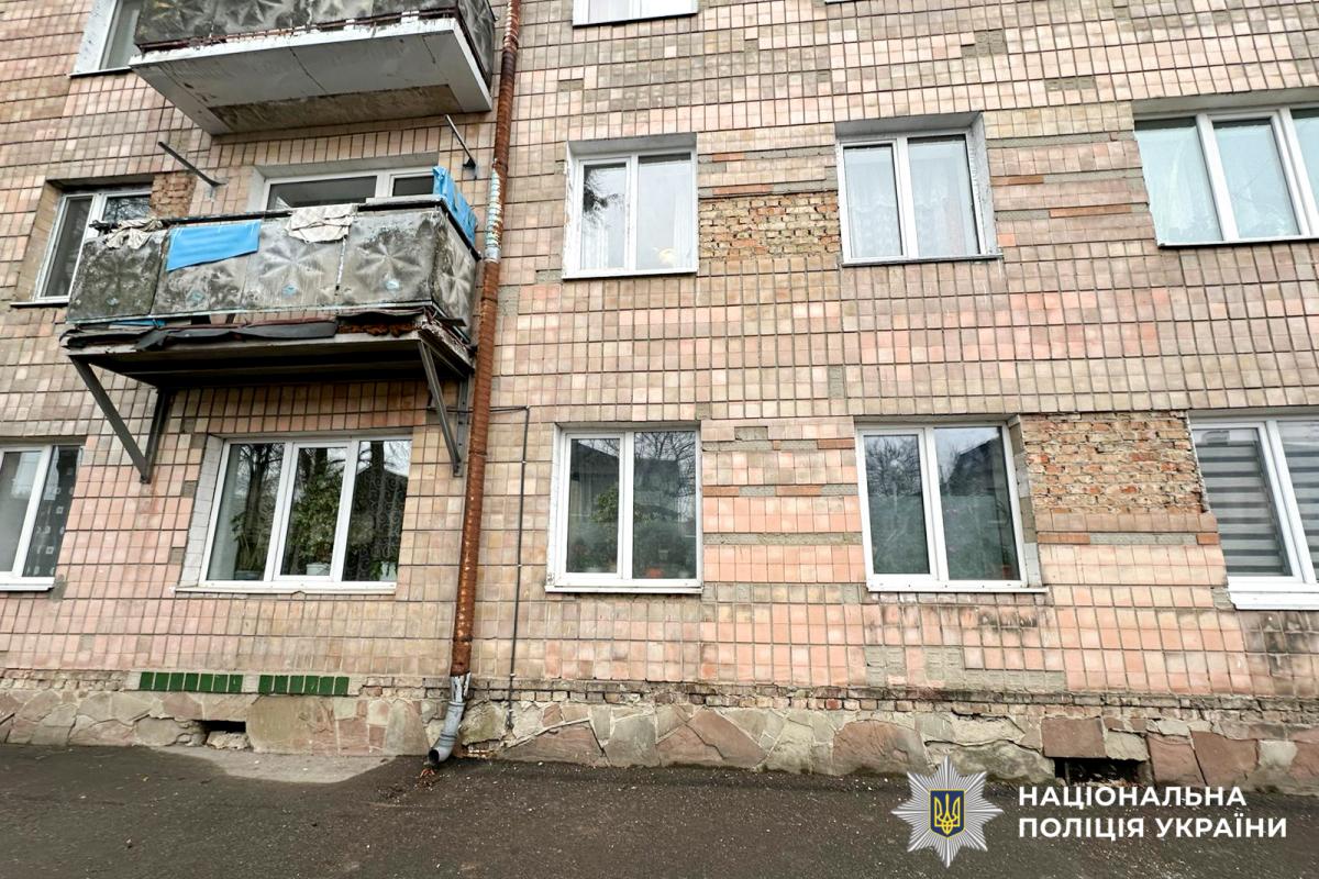 У Рівному літня жінка загинула після падіння з вікна