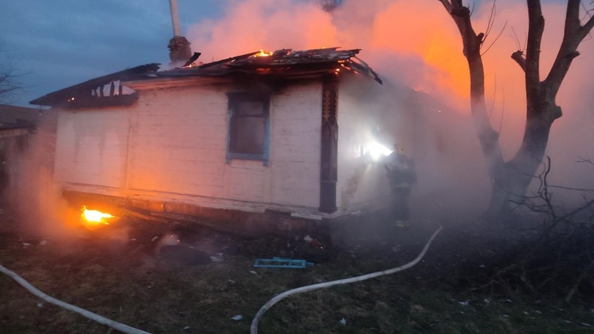 На Рівненщині під час пожежі в дерев’яному будинку загинули дві жінки