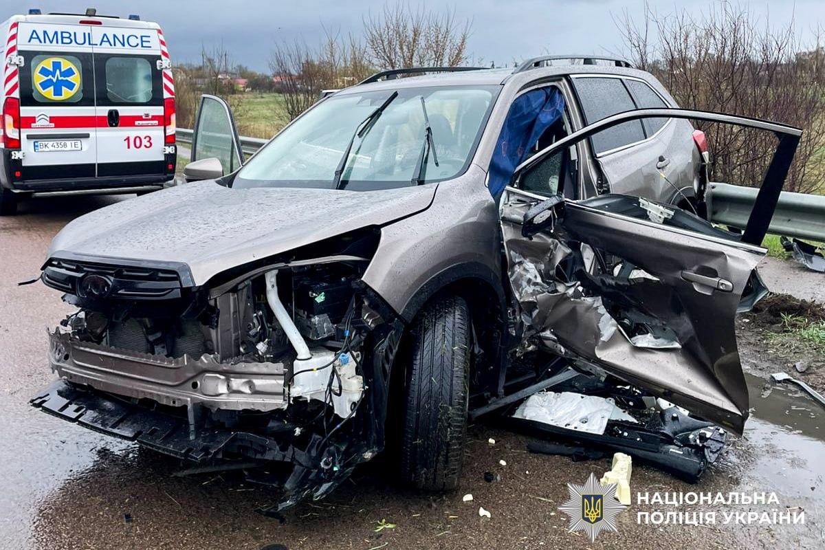 Зіткнувся з відбійником: на Гощанщині загинув водій кросовера