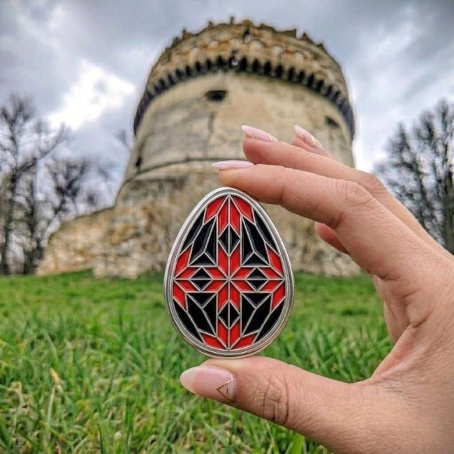 Напередодні Великодня музей на Рівненщині отримав монету-писанку