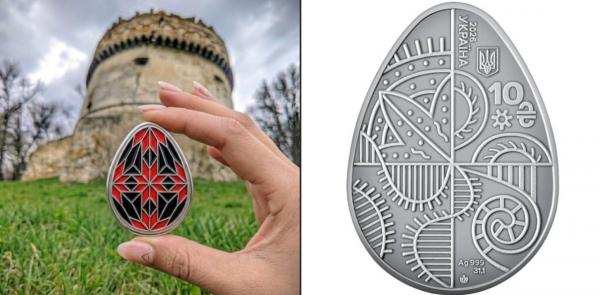 Музей Острозького замку поповнився срібною монетою-писанкою до Великодня