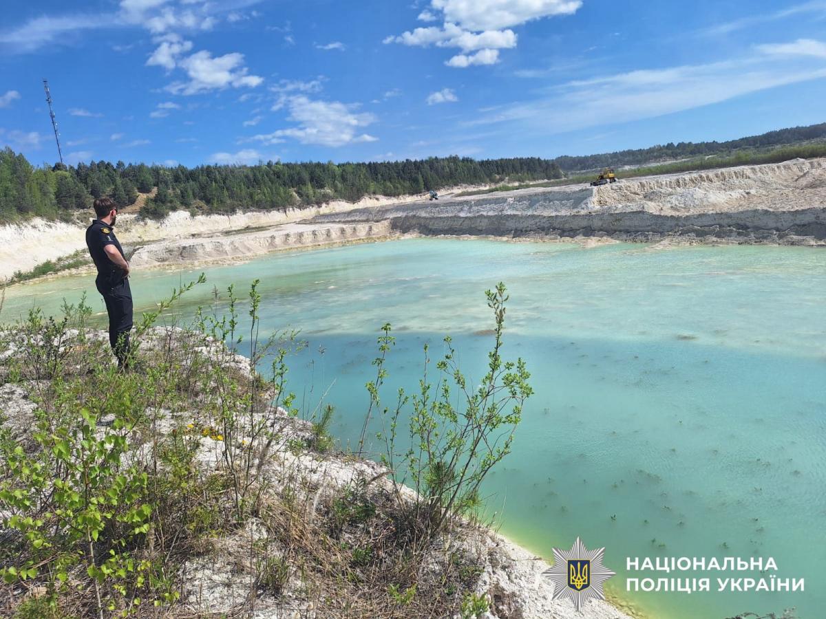 На Рівненщині понад 100 людей шукають зниклого 15-річного хлопця