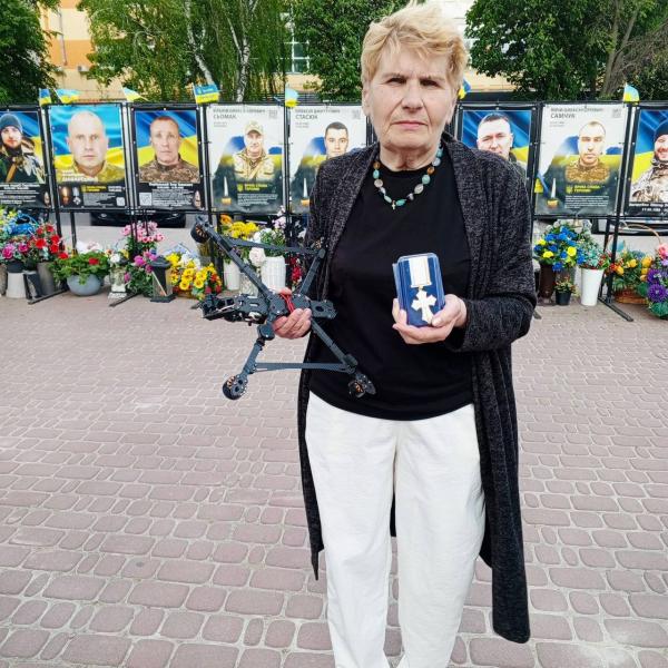 Маму загиблого героя з Костополя нагороджено Хрестом громадянських заслуг
