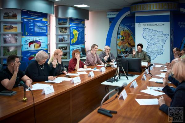 На Рівненщині 10 автомобілів передали сім’ям людей з інвалідністю