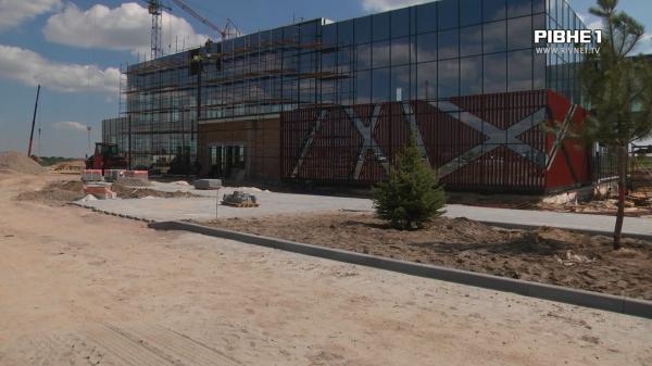 У Рівному добудовують гімназію «StarLand»: чи відкриють заклад до 1 вересня