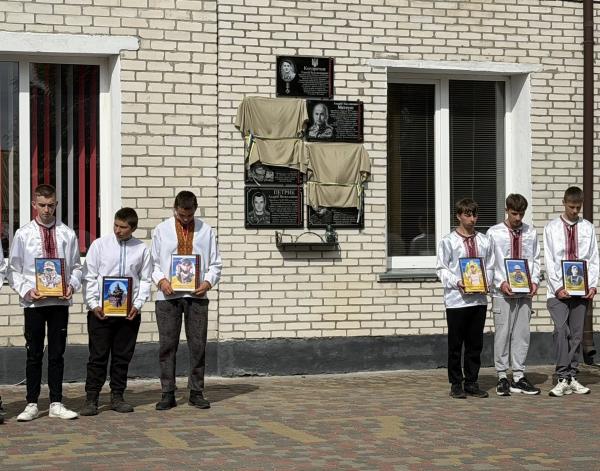 У коледжі на Рівненщині відкрили меморіальні дошки в пам`ять про випускників, які загинули на війні (ФОТО)