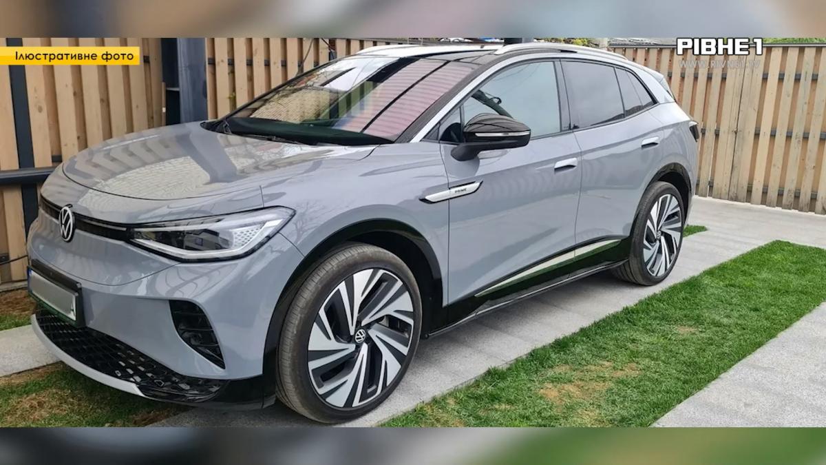 Від «Ланосів» до елітних автівок: на чому їздять голови громад Вараського району (ВІДЕО)