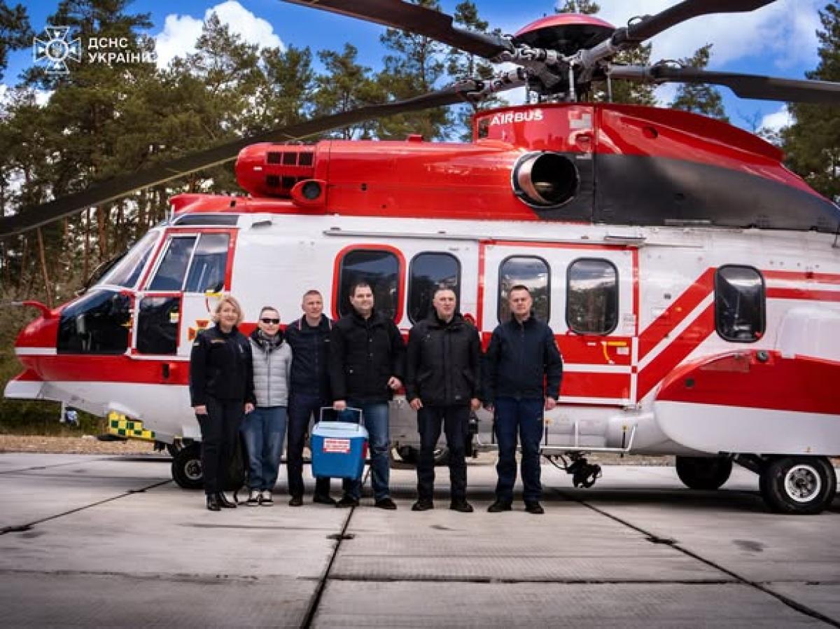 Авіація ДСНС уперше під час війни доставила донорський орган і врятувала 8-місячне немовля