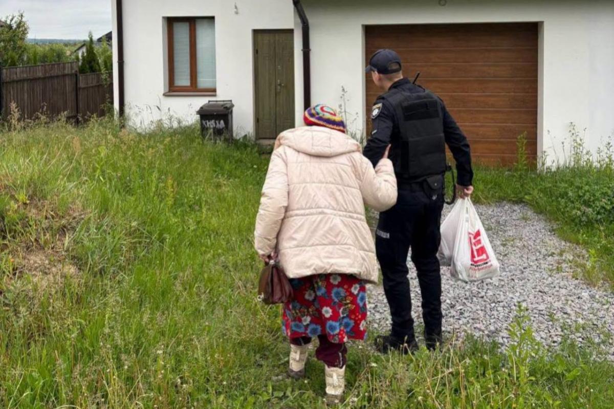 У Рівному патрульні допомогли 79-річній жінці повернутися додому