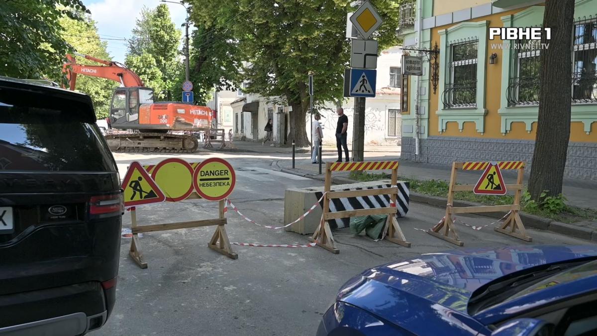 Тимчасове рішення назавжди: у Рівному пропонують відкрити постійний проїзд у центрі міста (ВІДЕО)