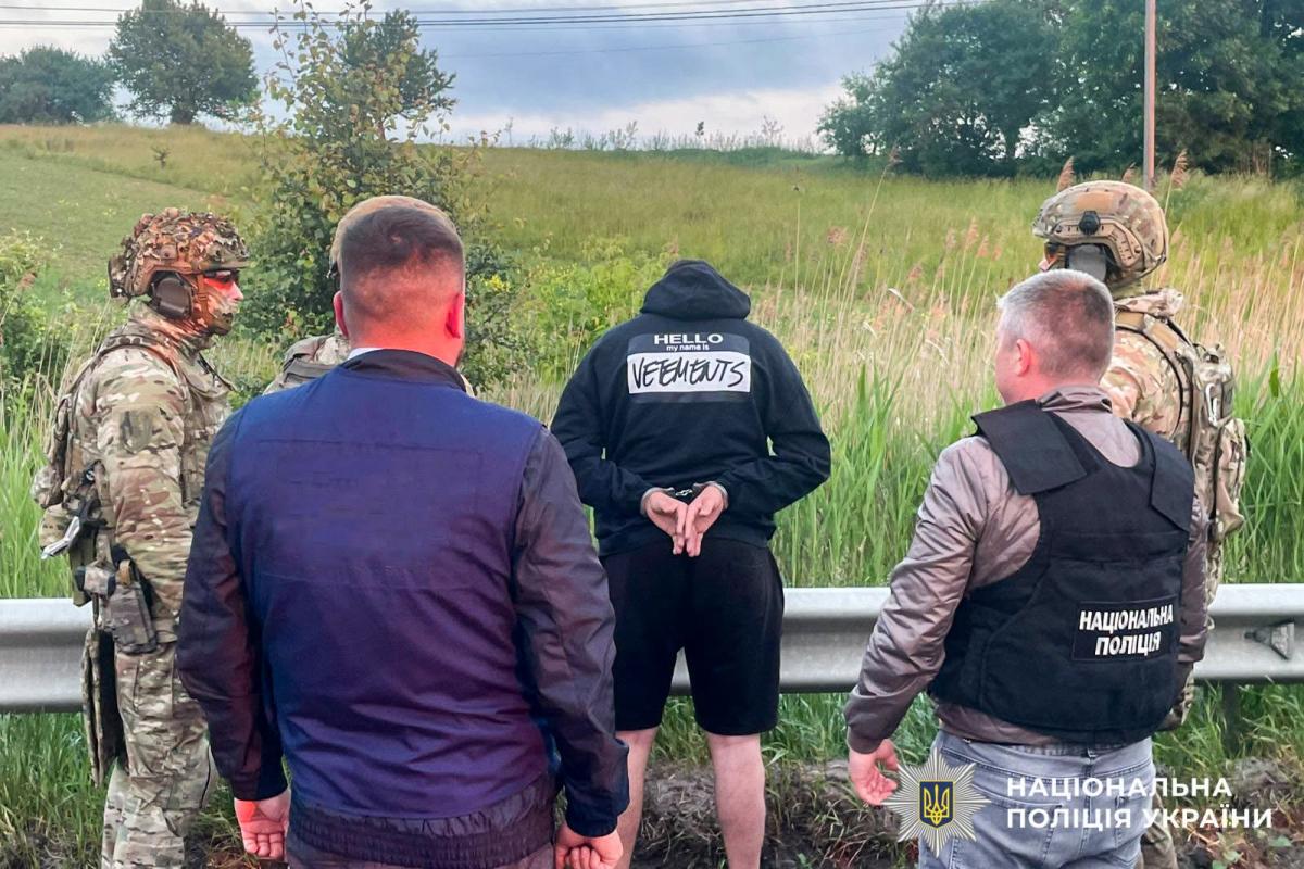 На Рівненщині викрили групу сутенерів, які організували мережу надання інтимних послуг