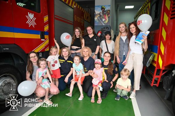 Діти-переселенці на Рівненщині познайомилися з роботою рятувальників